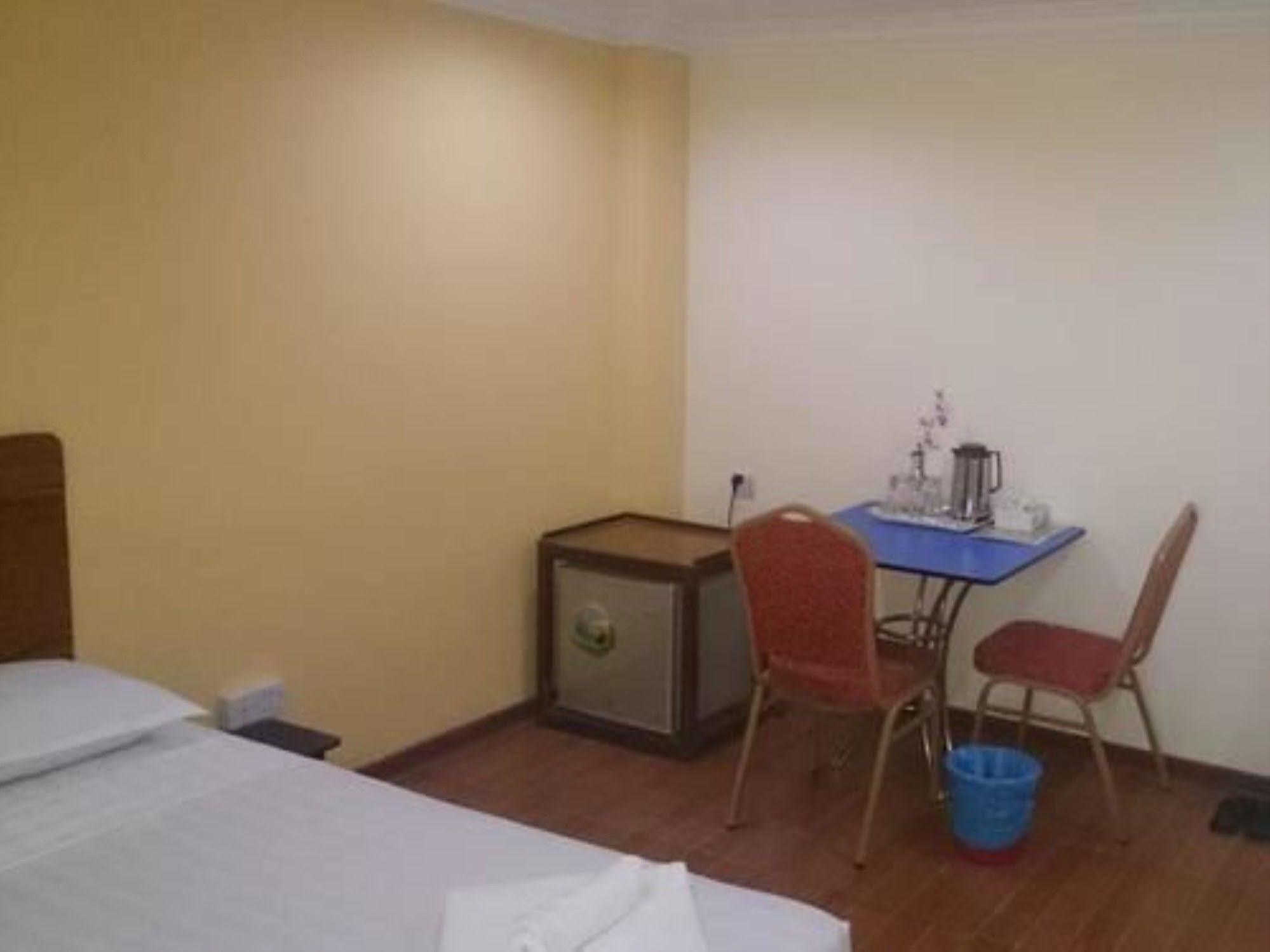 Silver Moon Hotel Yangon Exterior foto