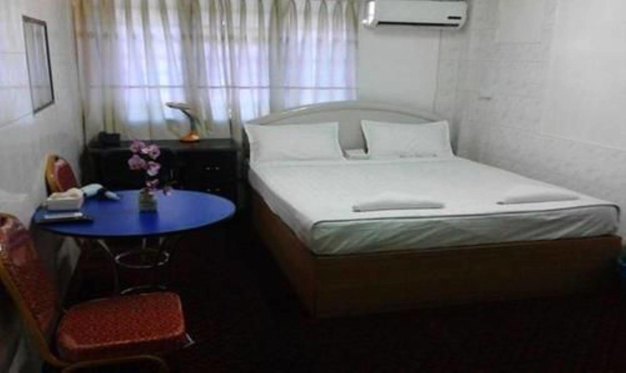 Silver Moon Hotel Yangon Exterior foto