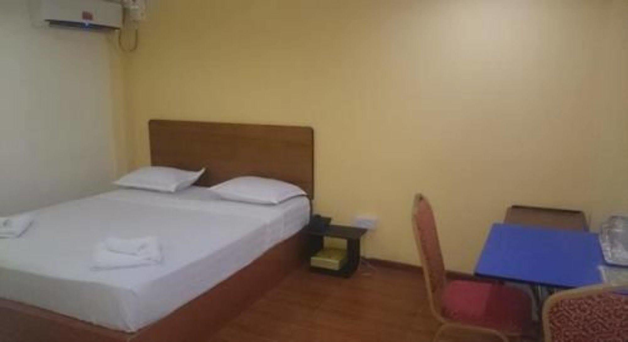 Silver Moon Hotel Yangon Exterior foto